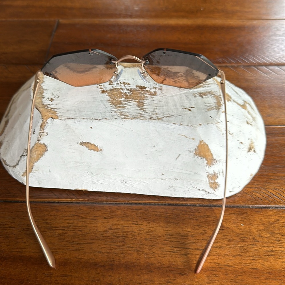 Bvlgari sunglasses - Picture 2 of 5